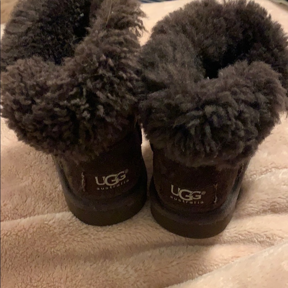 Uggs chocolate color. Size 6.